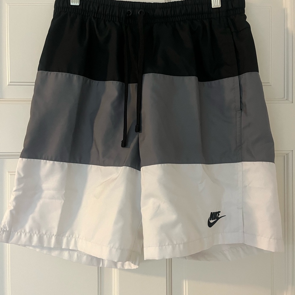 Nike Men's Sportwear City Edition Color Block Woven Shorts
